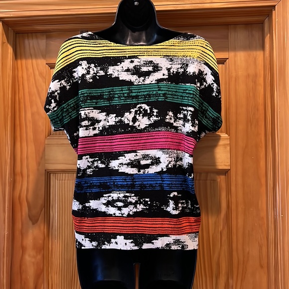 Joseph A. Abstract Print with Vivid Colorblock Short Sleeve Boat Neck Sweater - Picture 4 of 7